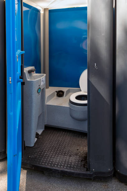 Porta potty delivery and setup in Albers, IL